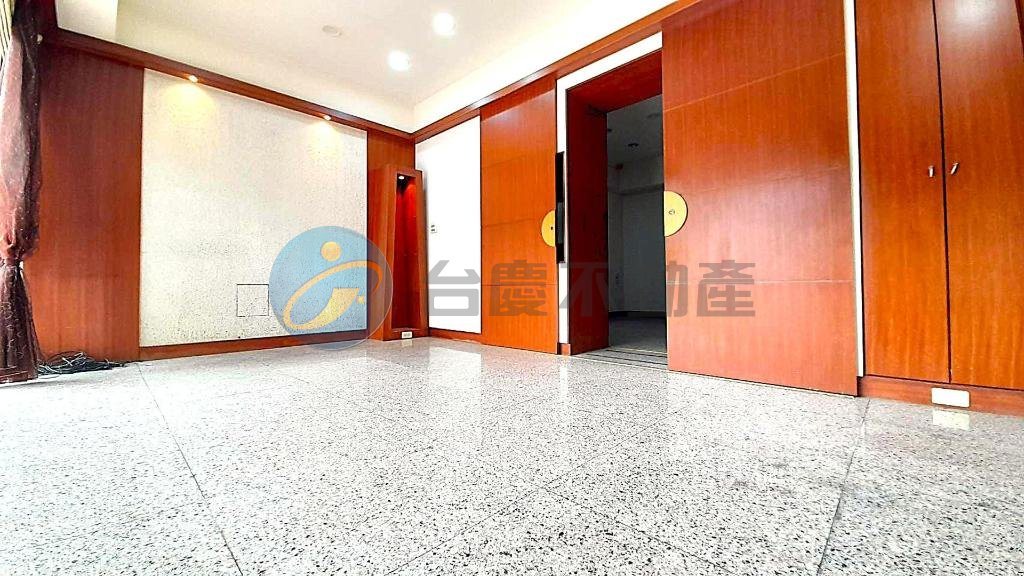 高雄前鎮區｜瑞隆商圈C36輕軌-臨路面寬10米1+2樓雙店面｜華廈・5房｜出售｜TC0504472｜物件照片6
