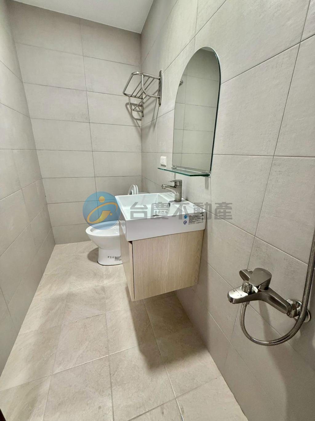 門口好停車近英明國中大面寬優質公寓1樓｜物件照片6