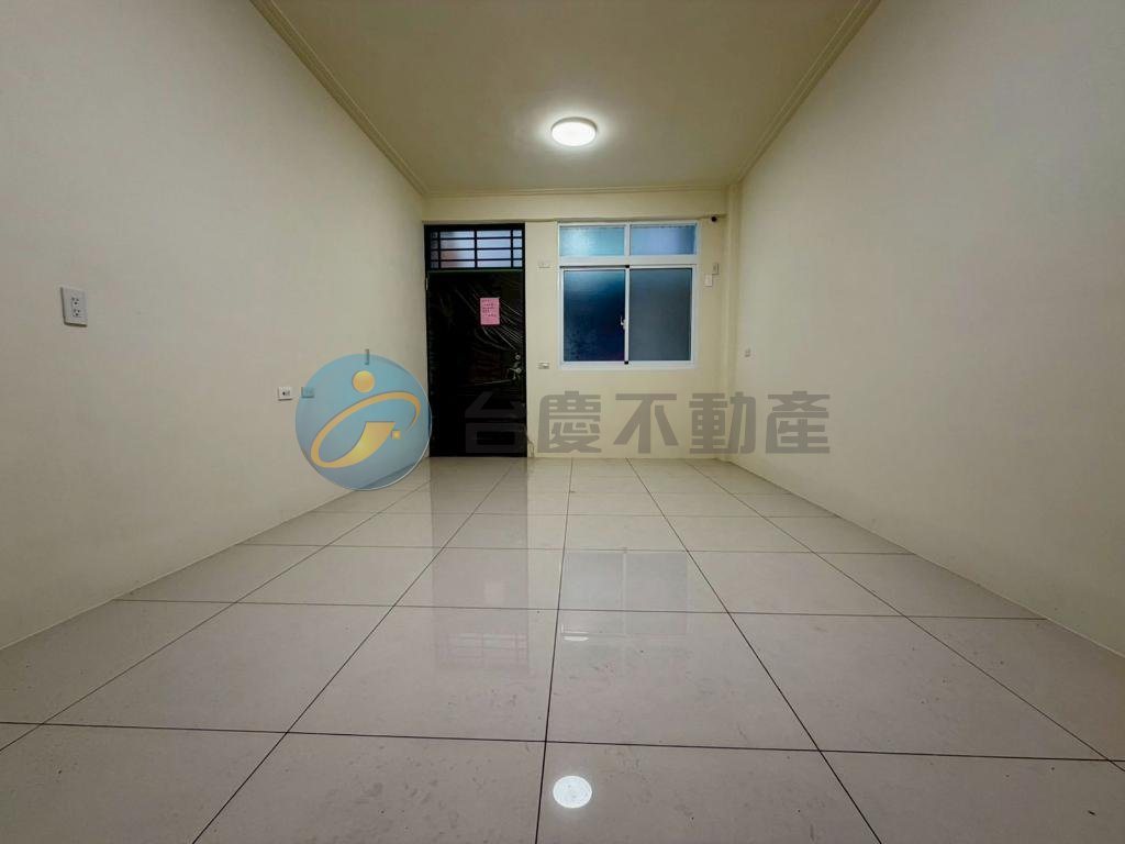 ｛高醫｝十全-建工商圈-公園旁翻新透天｜物件照片3