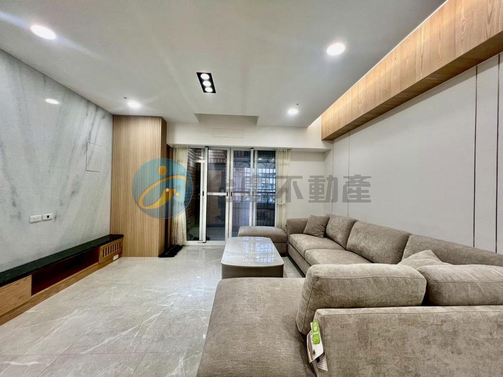 高雄楠梓區｜楠梓｛北國麗景｝邊間~陽台進出~正四房平車｜電梯大樓｜出售｜TC0488369｜物件照片4