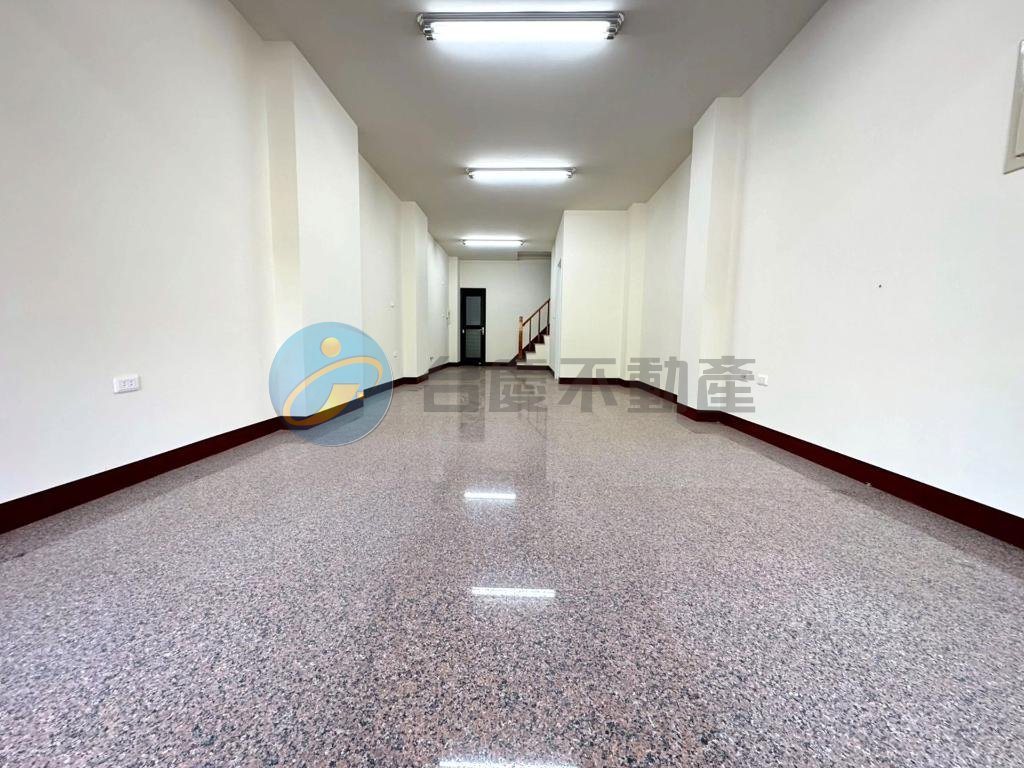 中山大學-哈瑪星捷運站 全棟翻新 燙金透天店面｜物件照片2