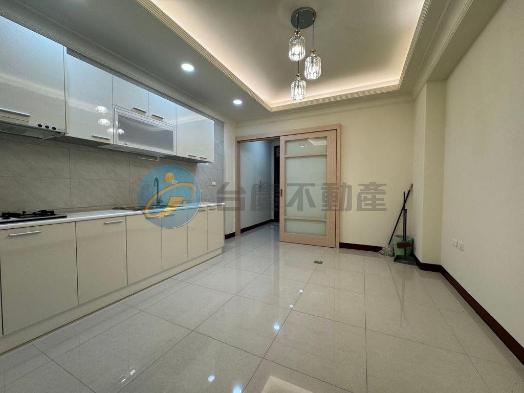 瑞隆五甲商圈~特力屋旁全新整建車庫透天(A)｜物件照片4