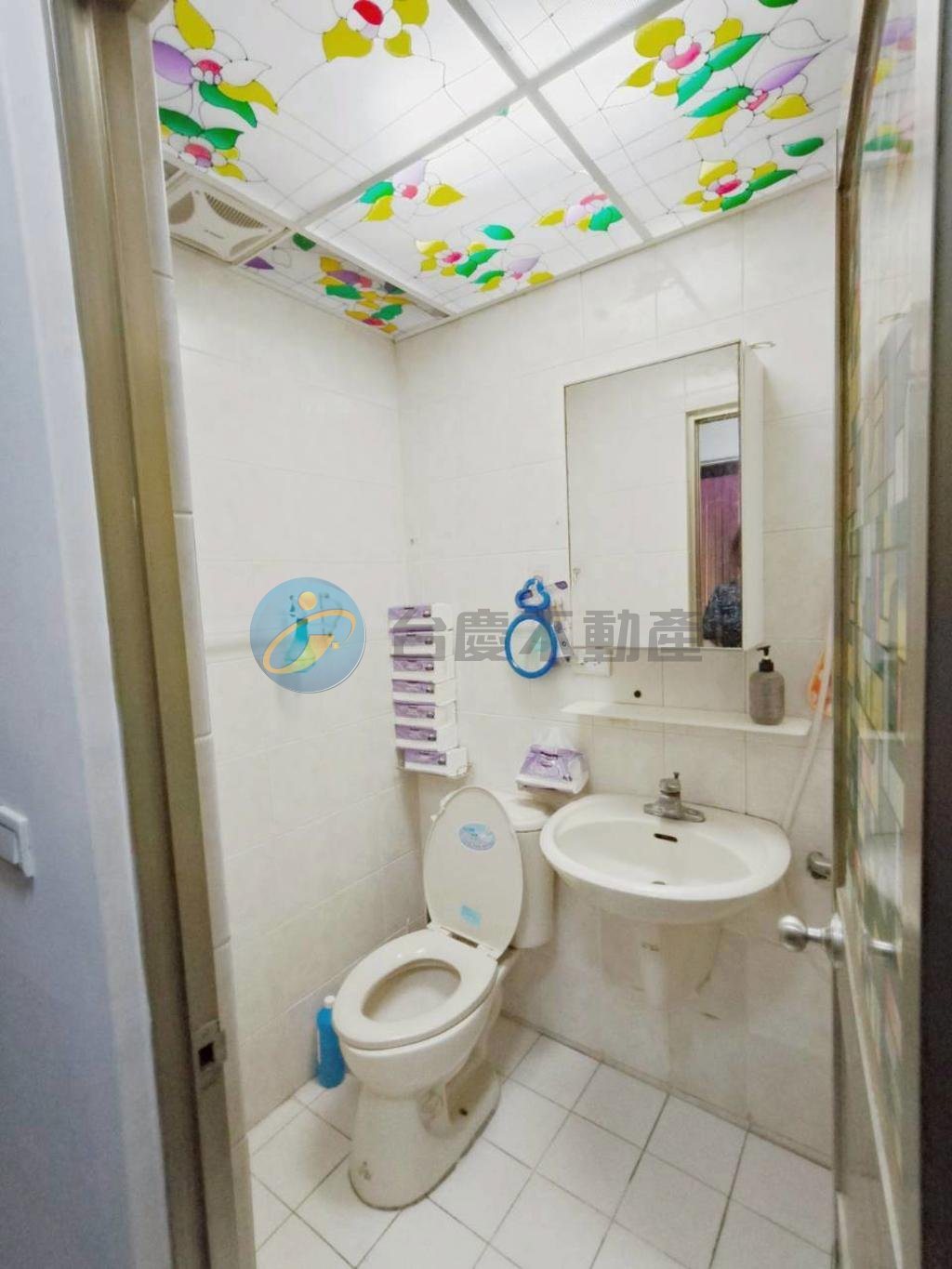 高雄高工輕軌站&建興商圈方正美四房+車位｜物件照片6