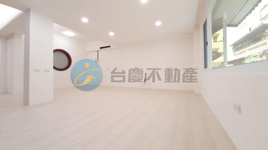 🍎大昌商圈大面寬店住公寓一樓~大車庫明亮時尚｜物件照片4