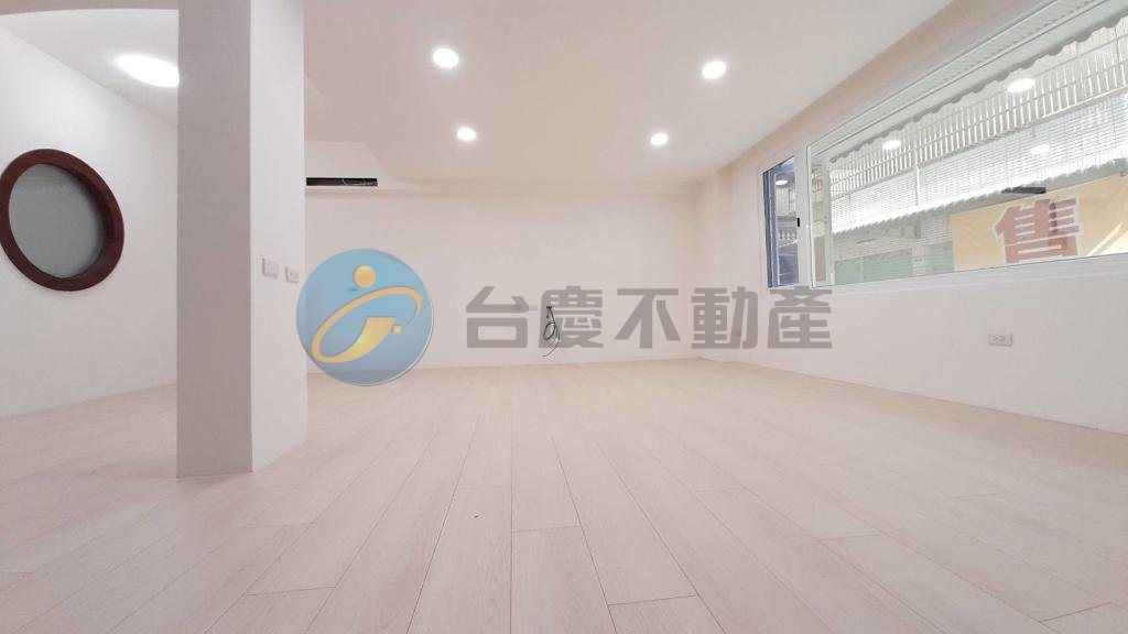 🍎大昌商圈大面寬店住公寓一樓~大車庫明亮時尚｜物件照片5