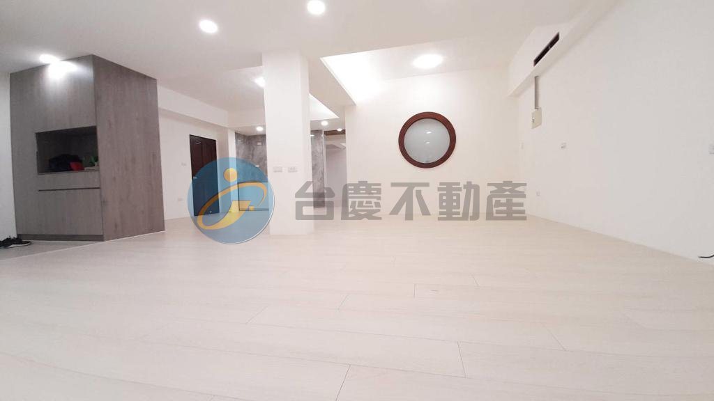 🍎大昌商圈大面寬店住公寓一樓~大車庫明亮時尚｜物件照片6