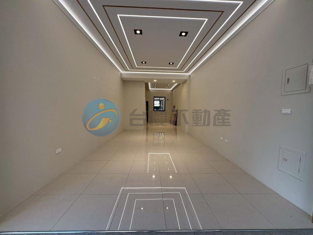 瑞隆/武慶商圈臨12米路翻新精美店面｜物件照片3
