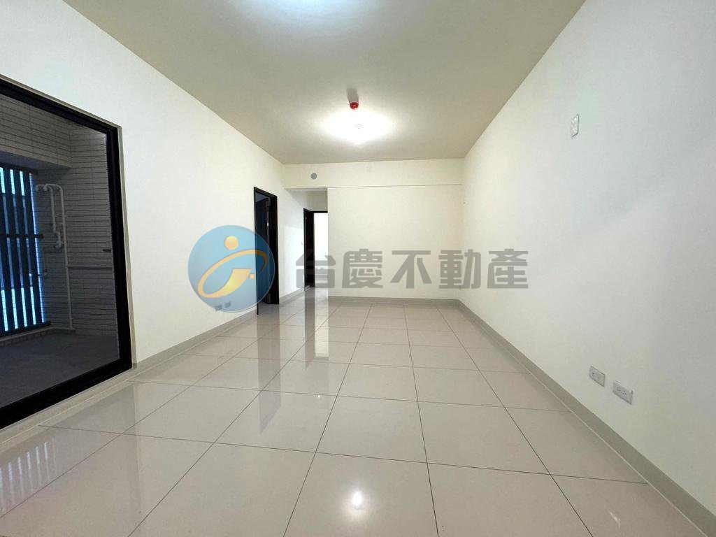 三多商圈~新亞灣區繽海全新未住正三房+平車｜物件照片2