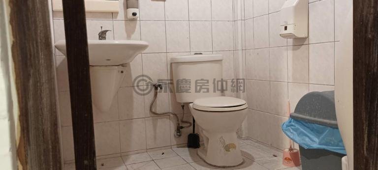 高雄左營區｜左營區自由二路VS至聖路1+2樓三角窗店面｜透天厝｜出租｜TC0020743｜物件照片4